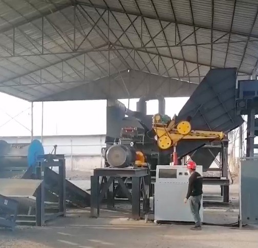 安徽地區(qū)315型破碎機(jī)使用現(xiàn)場，新機(jī)待運(yùn)行